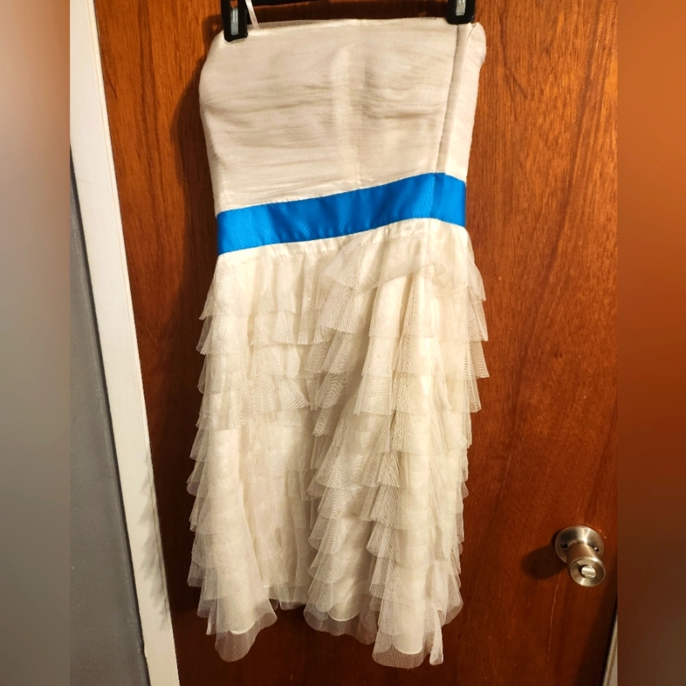 White strapless Betsy Johnson - Size 8